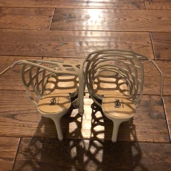 Heels - Picture 2 of 3